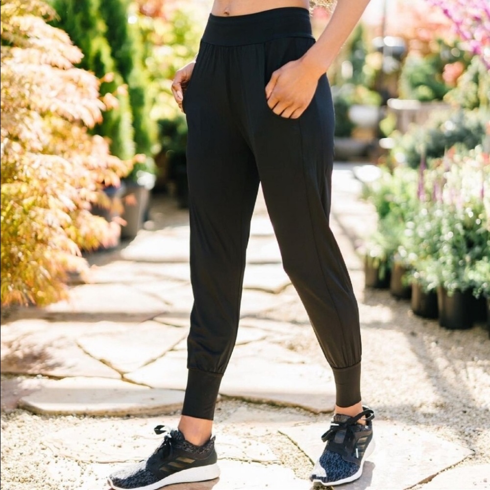 ZYIA Active Jogger in a Bottle Black Pants